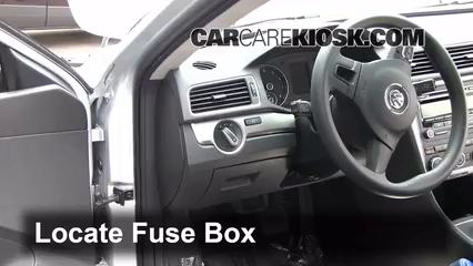 Ubicación de caja de fusibles interior en Volkswagen ... suzuki swift fuse box interior light 